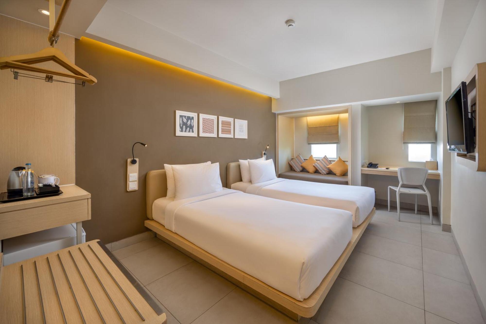 Sevn Legian Hotel Exterior photo