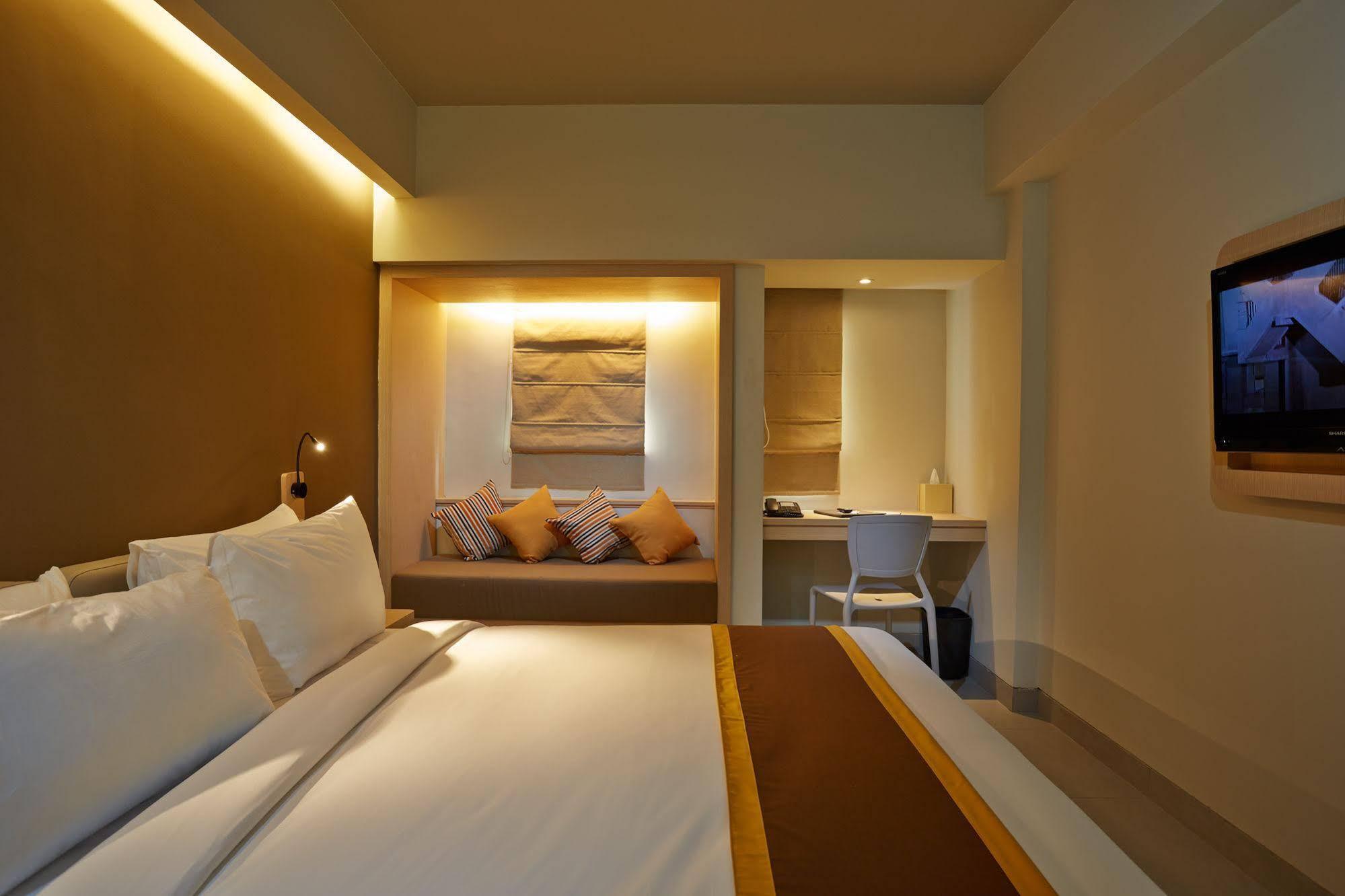Sevn Legian Hotel Exterior photo